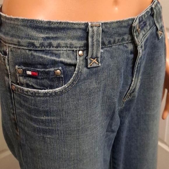 Tommy Hilfiger Low-Rise Flare Jeans Size 6 - Picture 2 of 9